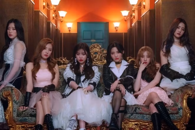 (G)I-DLE và bài hát mới HWAA của nhóm đồng thời bị ảnh hưởng khi tụt hạng trên trang nghe nhạc MelOn của Hàn Quốc do khán giả đòi tẩy chay.