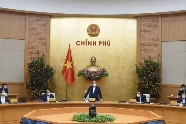 Thủ tướng Nguyễn Xuân Phúc chủ trì họp Thường trực Chính phủ về phòng chống COVID-19, sáng 24/2. Ảnh: VGP