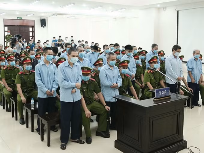 Các bị cáo tại phiên tòa sơ thẩm.