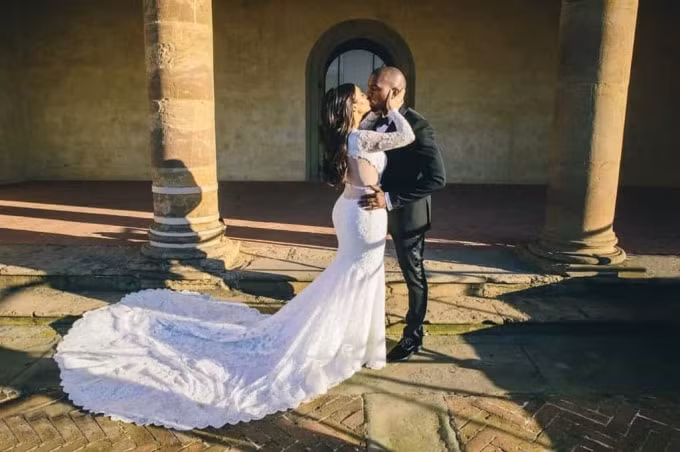 Hình ảnh ngọt ngào của Kim - Kanye trong lễ cưới xa hoa tổ chức ở Italy.