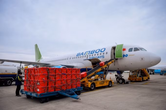 Bamboo Airways tiếp nhận và vận chuyển miễn phí các trang thiết bị y tế và dụng cụ phòng chống dịch Covid-19