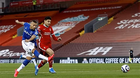 Tân binh Kabak lại mắc lỗi khiến Liverpool thủng lưới. Ảnh: internet