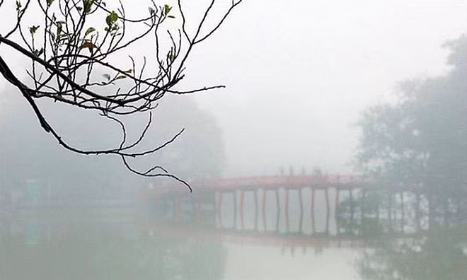 Hà Nội sáng sớm có sương mù nhẹ, ngày nắng (Ảnh: baoquocte)