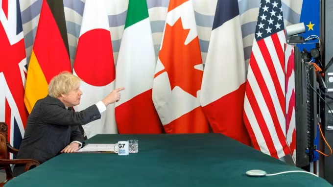Thủ tướng Anh Boris Johnson chủ trì Hội nghị thượng đỉnh G-7 trực tuyến trong Phòng Nội các ở Phố Downing ở London vào ngày 19 tháng 2. © Reuters