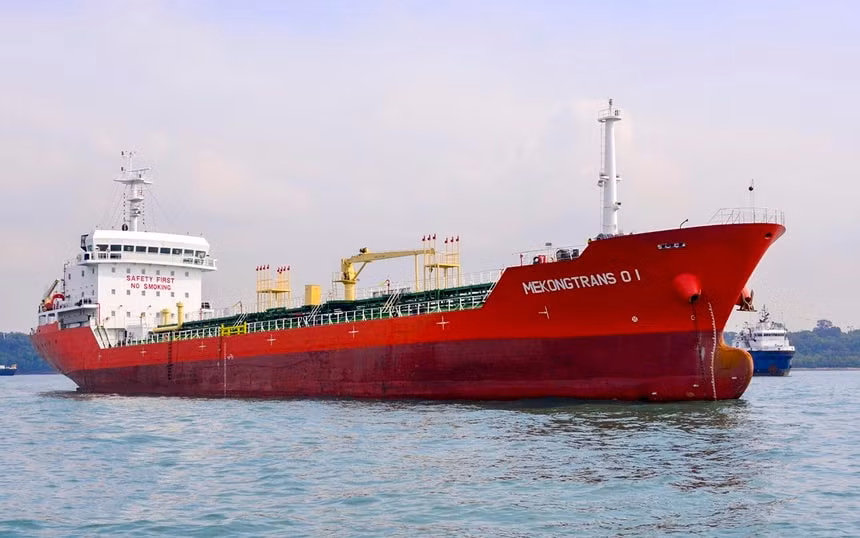 Tàu chở dầu MEKONGTRANS 01 gặp nạn ở vùng biển Quảng Ngãi. Ảnh: Zingnews.vn