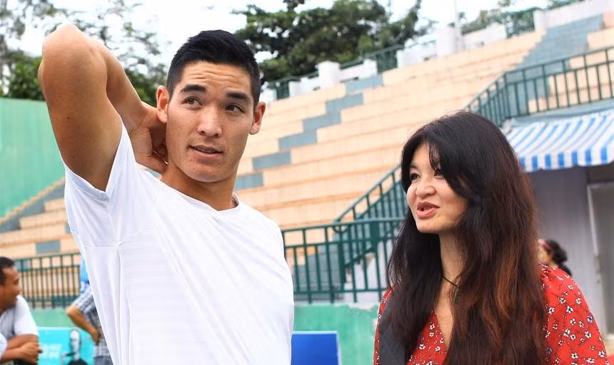 Thái Sơn và mẹ trong lần về Việt Nam năm 2019. Ảnh: Zingnews.vn