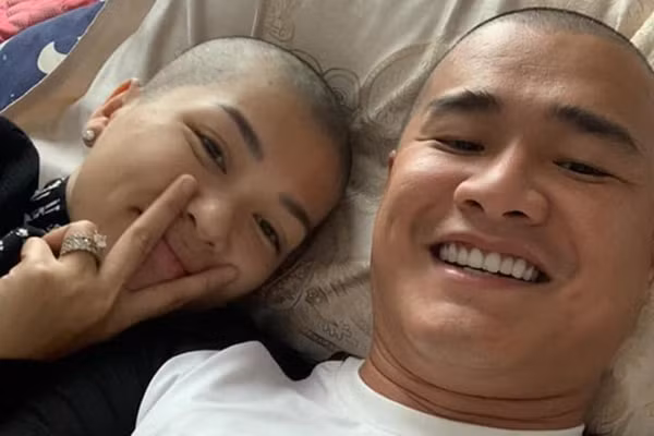 Bạn trai của Oanh Yến cũng 'xuống tóc'.