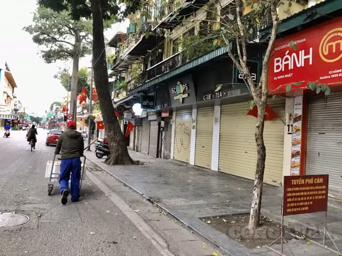 Từ 0h ngày 16/2, Thành phố Hà Nội tạm dừng hoạt động đối với các quán ăn, uống đường phố, trà đá vỉa hè và quán cà phê