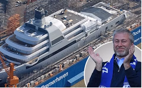 Ông chủ CLB Chelsea, Roman Abramovich sở hữu siêu du thuyền 430 triệu bảng. Ảnh: internet