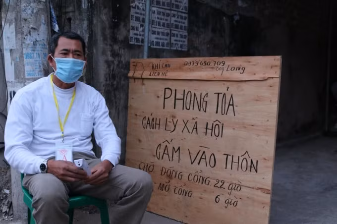 Ông Nguyễn Quang Huy (Bí thư chi bộ thôn Thu Lãng), tổ trưởng tổ COVID-19 cộng đồng thôn Thu Lãng (Ảnh TL).