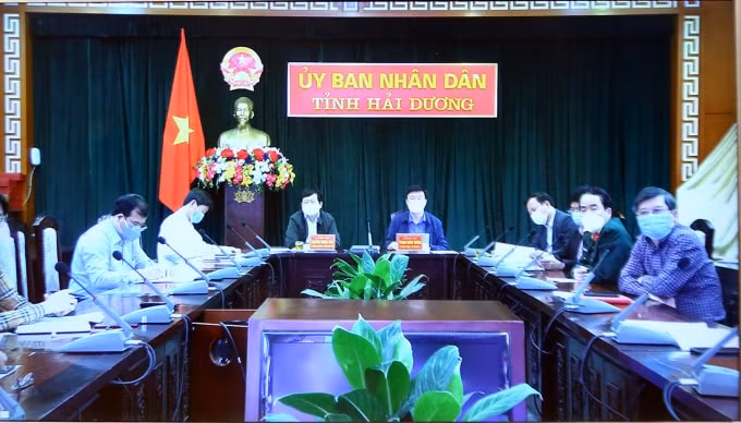 Lãnh đạo tỉnh Hải Dương báo cáo trực tuyến tại cuộc họp.