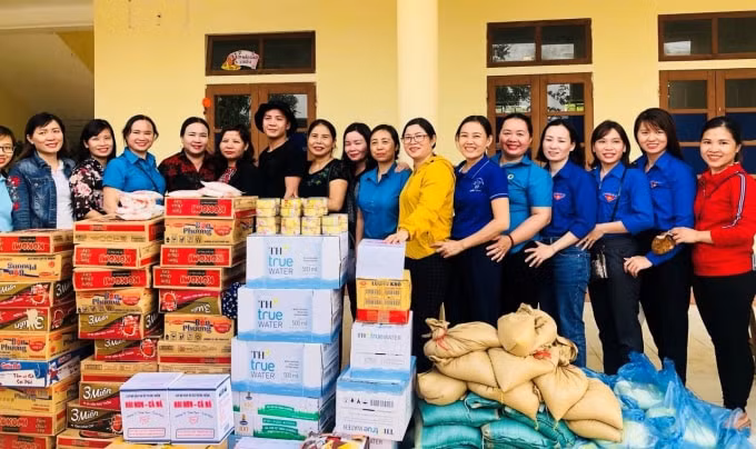 Các trường Mầm non huyện Đức Thọ (Hà Tĩnh) ủng hộ ngành giáo dục huyện Cẩm Xuyên.