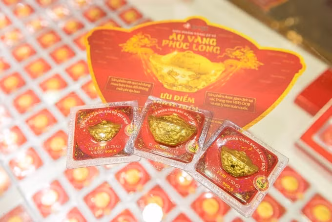 Vàng ép vỉ Âu Vàng Phúc Long, Nhẫn Lôc – Phát – Tài… là những sản phẩm đóng mác DOJI cũng được lòng nhiều khách hàng mua để cầu may.