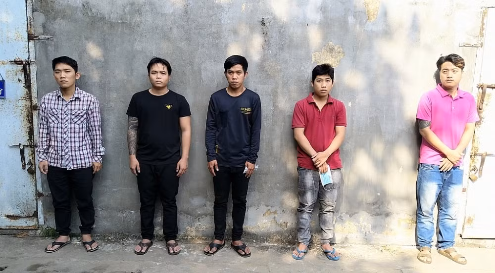 5 đối tượng bị khởi tố hình sự, bắt tạm giam. Ảnh: Công an An Giang