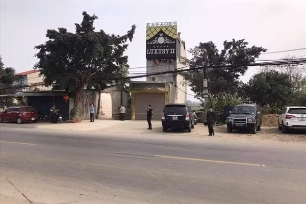 Khu vực quán karaoke Luxury II, sáng 22/2