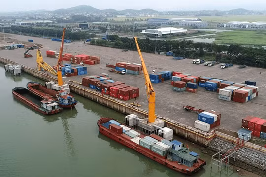 Không có nhà máy vẫn xuất khẩu: Cuộc chơi mới của người biết 'làm thương mại' 