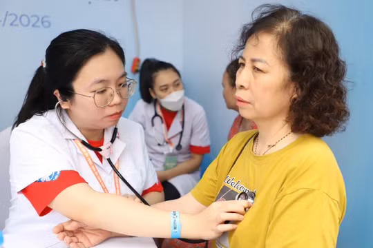 Bộ Y tế yêu cầu đẩy mạnh khám sức khỏe định kỳ, lập hồ sơ điện tử cho người cao tuổi