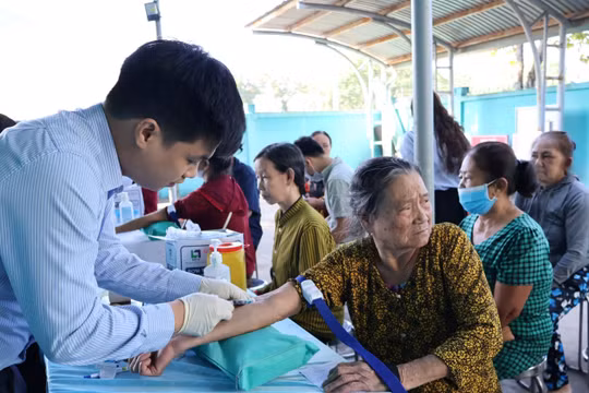 Bộ Y tế đề xuất triển khai khám sức khỏe định kỳ hoặc khám sàng lọc miễn phí từ năm 2026, ưu tiên nhóm yếu thế trước khi mở rộng toàn dân.