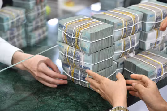 Tín dụng bất động sản tăng mạnh, lãi suất 12-16% gây áp lực lên thị trường