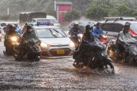 Dự báo thời tiết ngày 17/6: Nam Bộ chiều tối mưa lớn, ngày nắng 35 độ C