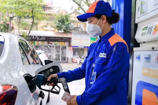 Giá xăng dầu trong nước tiếp tục giảm 
