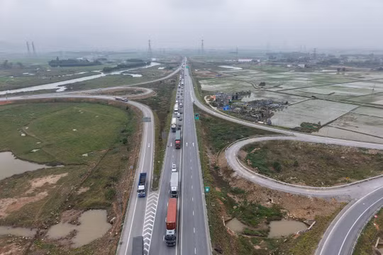 Phương tiện di chuyển trên cao tốc Bắc - Nam tăng gần 60%