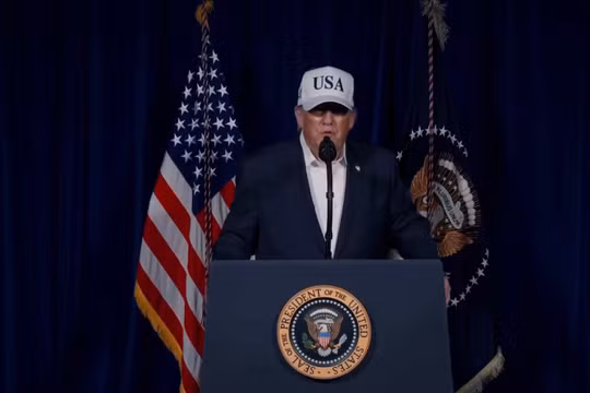 Ông Trump hủy đề xuất thu phí 20% qua eo biển Hormuz, thay thế bằng các thỏa thuận thương mại