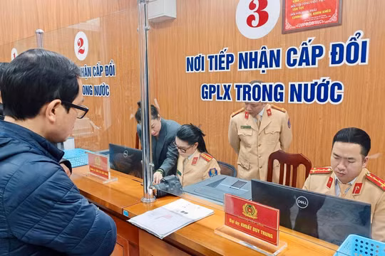 Hà Nội: Người dân có thể nhận giấy phép lái xe mới tại nhà