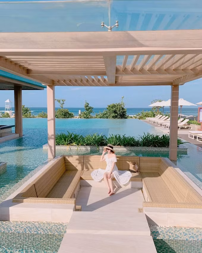 Một góc check–in thu trọn biển trời tại bể bơi riêng tại các villa (Ảnh: oliver.nguyen172)