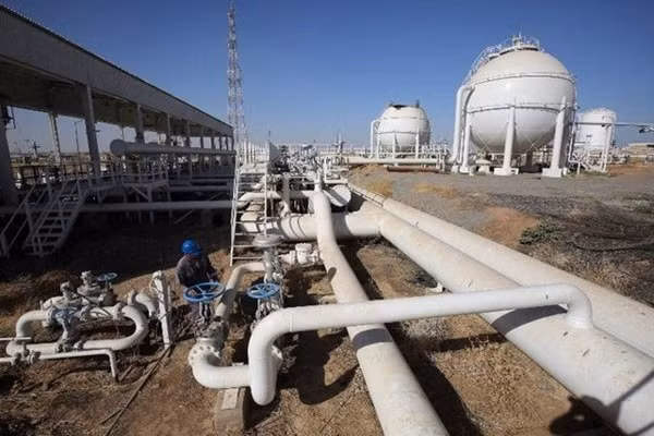 Tính từ đầu năm đến nay, dầu Brent đã tăng giá khoảng 35%, dầu WTI tăng 37% trong khi xăng tăng giá khoảng 51%.