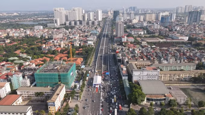 Dự án cầu cạn Mai Dịch - Nam Thăng Long được khởi công từ tháng 5/2018 với tổng vốn đầu tư hơn 5.343 tỷ đồng. Ảnh: Quang Hùng