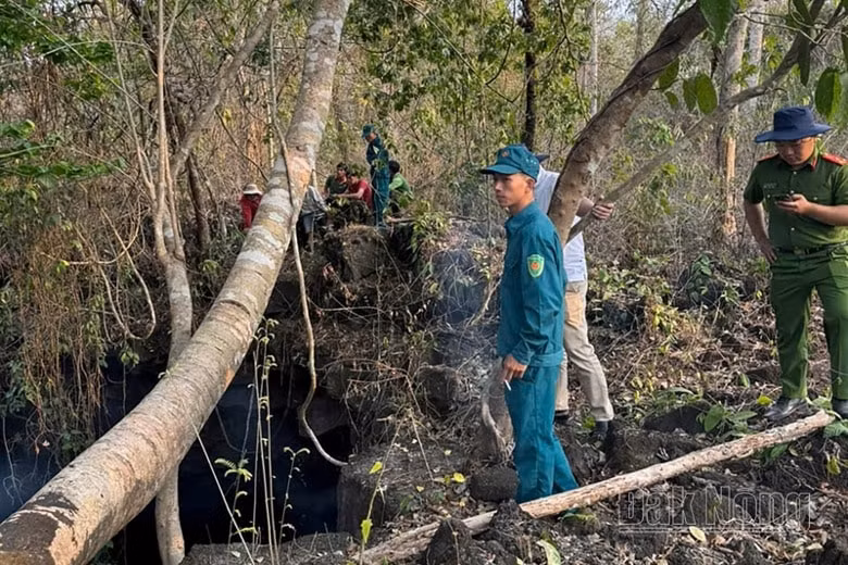 dak nong siet chat viec nguoi dan tu y tham quan hang dong nui lua krong no hinh 1