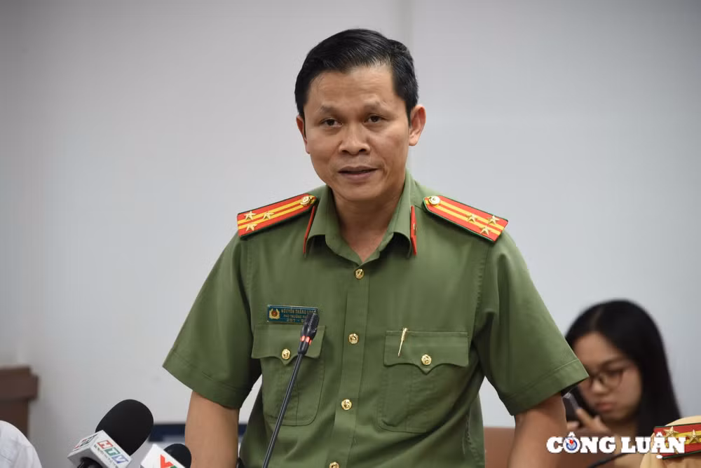 tp hcm manh tay voi tinh trang xe du ben coc hinh 1