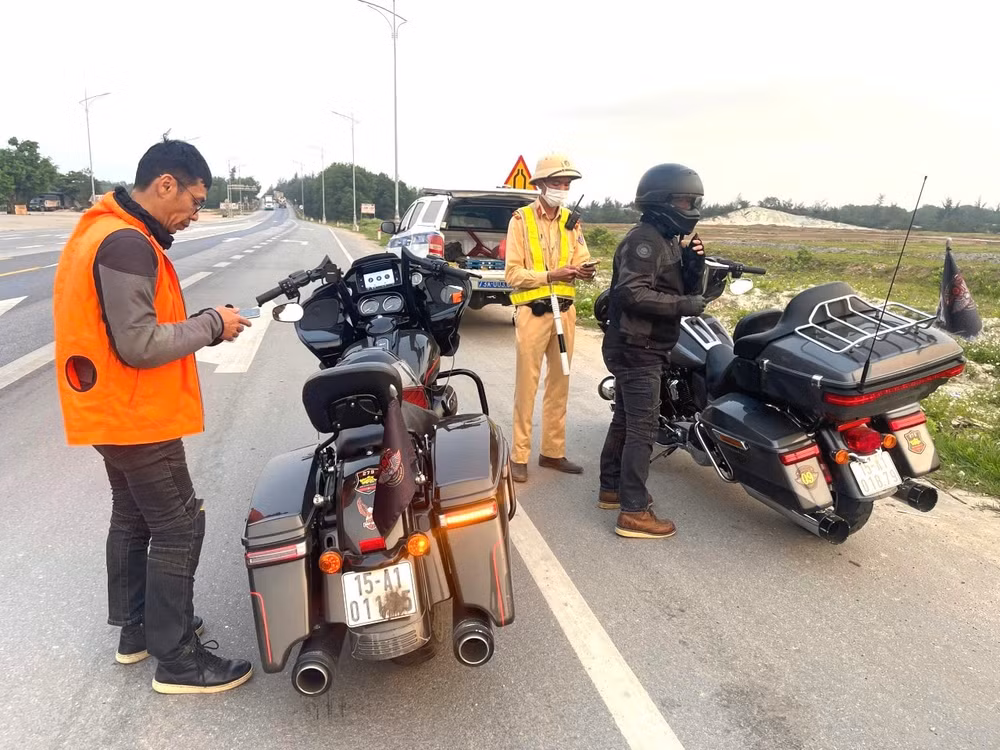 quang binh xu ly nhom thanh nien vi pham giao thong khi lai xe phan khoi lon hinh 1
