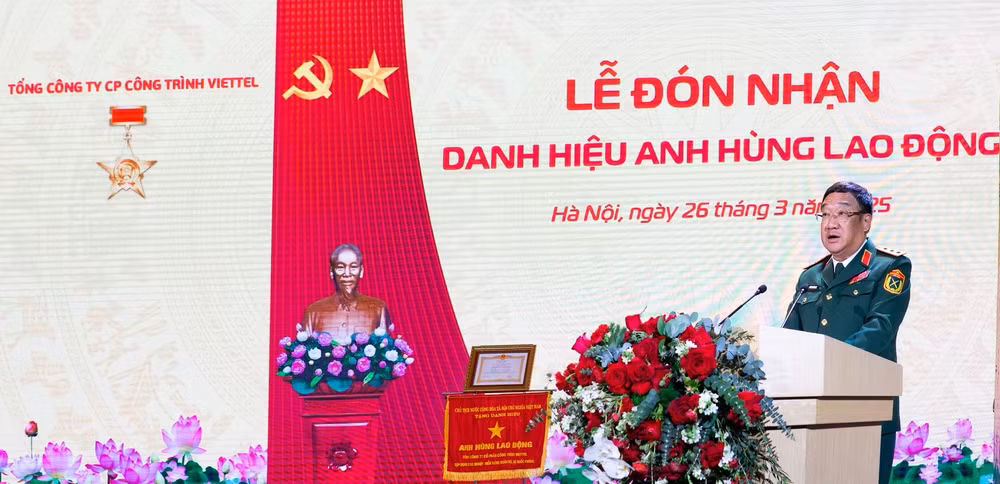 danh dau thanh tuu cua hanh trinh 3 thap ky vuon minh tong cong ty co phan cong trinh viettel don nhan danh hieu anh hung lao dong hinh 1
