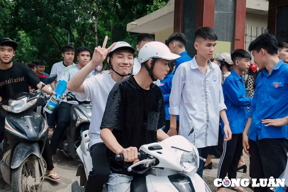thi sinh tu do duoc phep dang ky du thi truc tuyen hinh 1