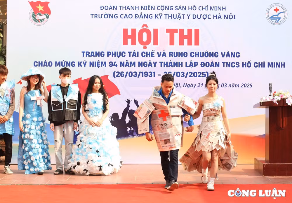 sinh vien nganh y duoc trinh dien thoi trang tu do tai che hinh 1