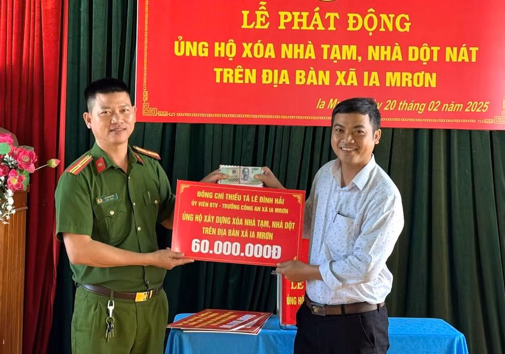 gia lai chu tich xa ky no vat lieu truong cong an xa bo tien tui xay nha cho dan ngheo hinh 2