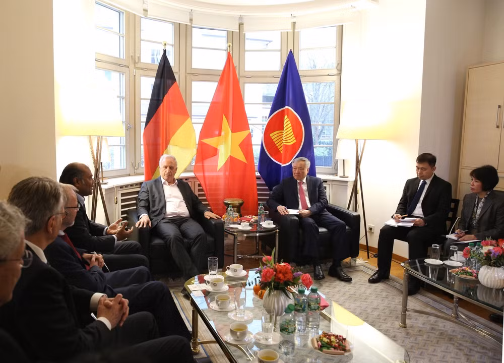 lan toa thong diep cua viet nam toi cac doanh nghiep duc ve xay dung trung tam tai chinh hinh 1