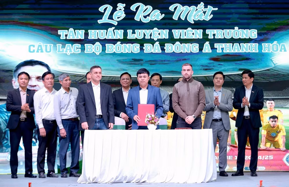 ra mat tan huan luyen vien truong cua clb dong a thanh hoa hinh 1