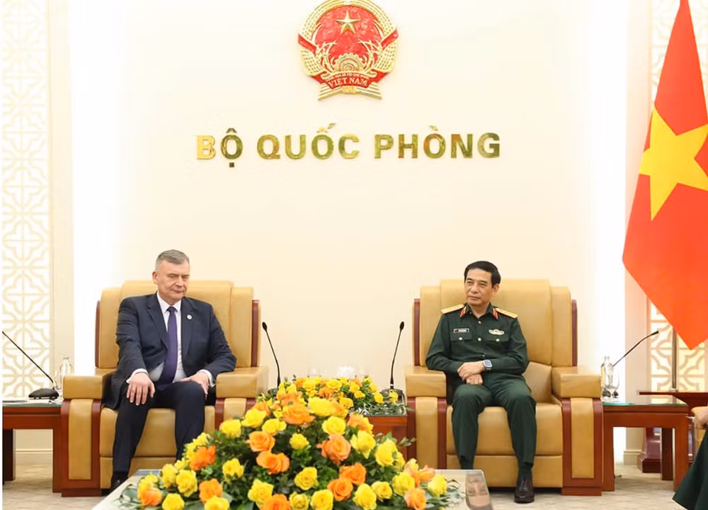 dai tuong phan van giang tiep thu truong bo quoc phong ba lan hinh 2