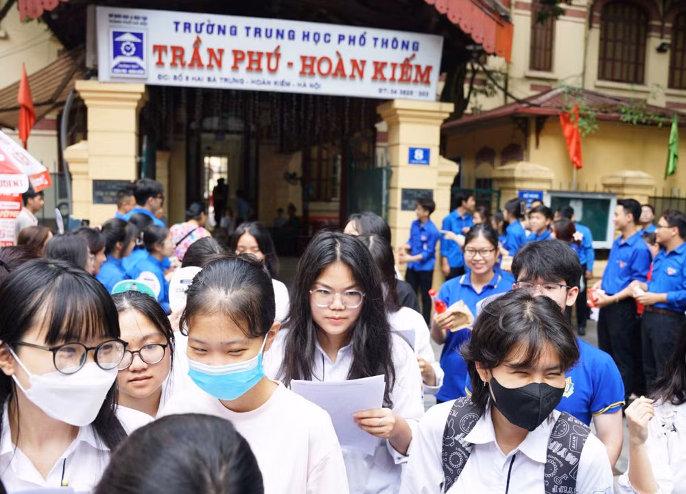 lich thi tot nghiep thpt 2025 giua hai chuong trinh pho thong khac nhau the nao hinh 1