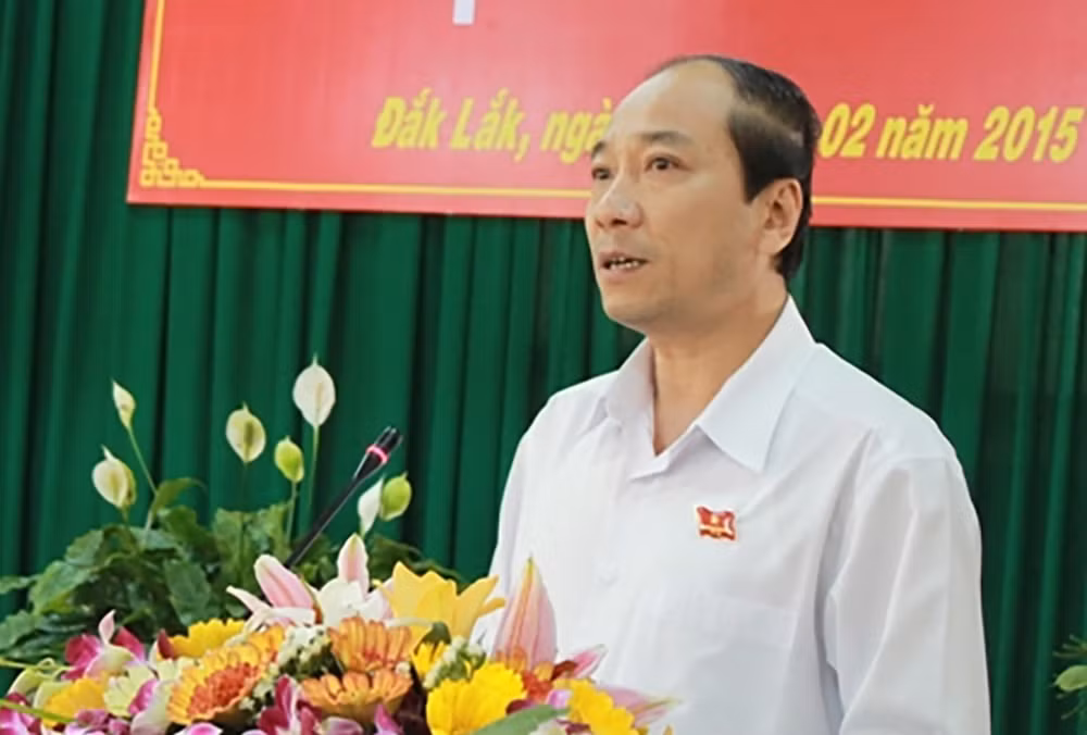 chu tich ubnd tinh dak lak xin nghi huu truoc tuoi hinh 1