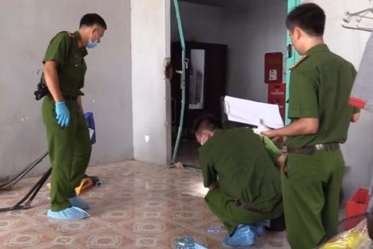nguoi dan ong sat hai nguoi tinh roi ve phong tro treo co tu tu hinh 1
