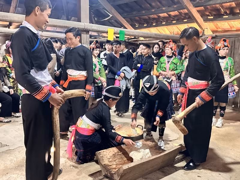 trai nghiem van hoa truyen thong dan toc mong tai ha noi hinh 1