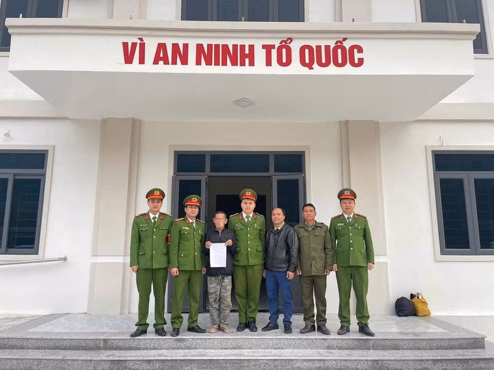 nghe an cong an xa giup cu ong di lac 150km ve nha hinh 1