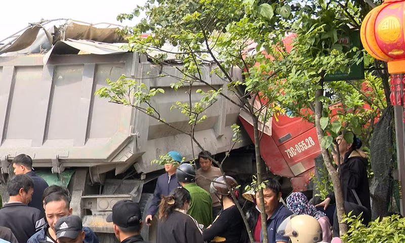 tai nan lien hoan tren quoc lo 1 tai quang binh 8 nguoi bi thuong hinh 2