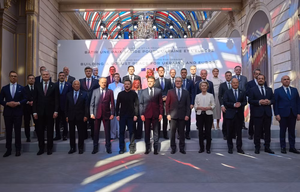 hoi nghi paris chau au van quyet cam van nga can nhac dua quan den ukraine hinh 1