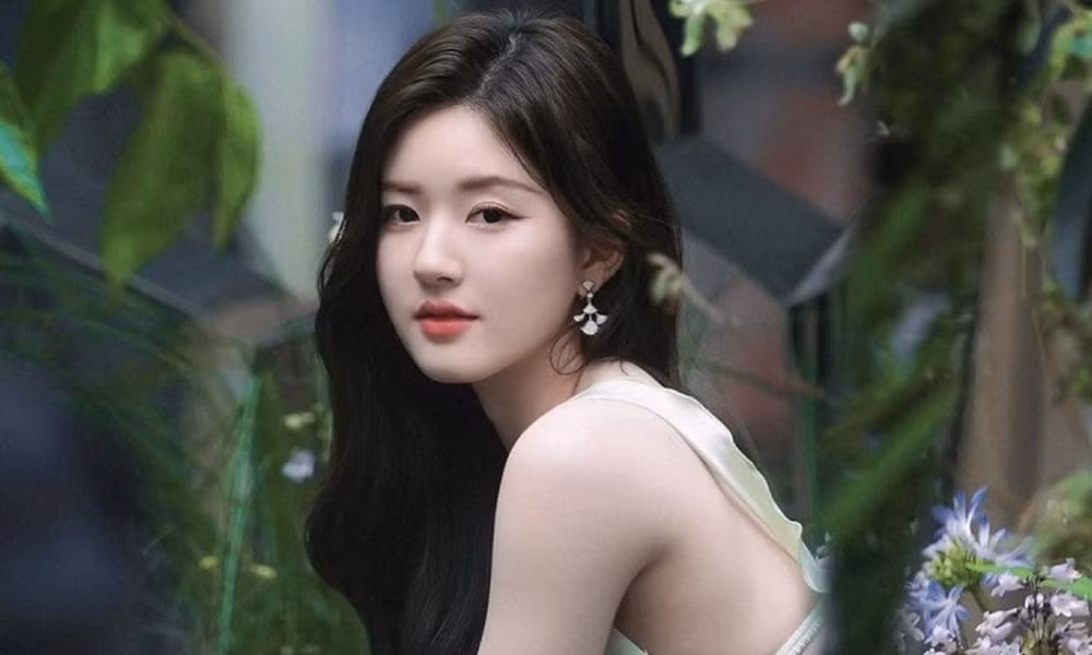 trieu lo tu bi chi trich khap mang xa hoi hinh 1