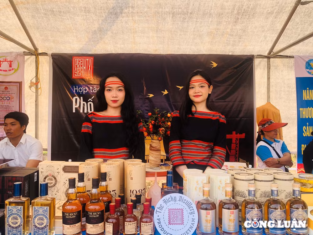 gia lai doc dao le cung cau mua tren dinh nui than chu tao yang hinh 12